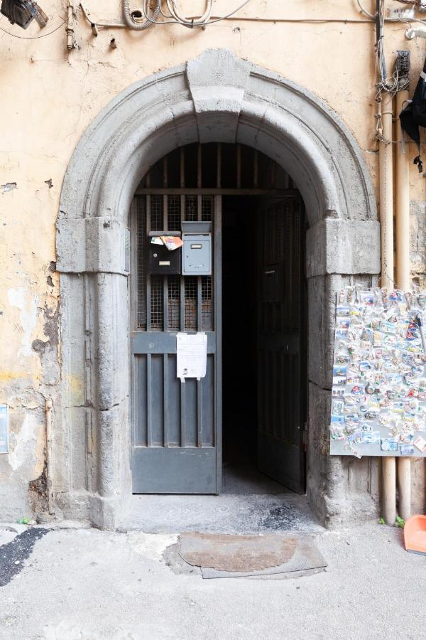 Appartamento Moderno Nel Centro Storico Nápoles Exterior foto