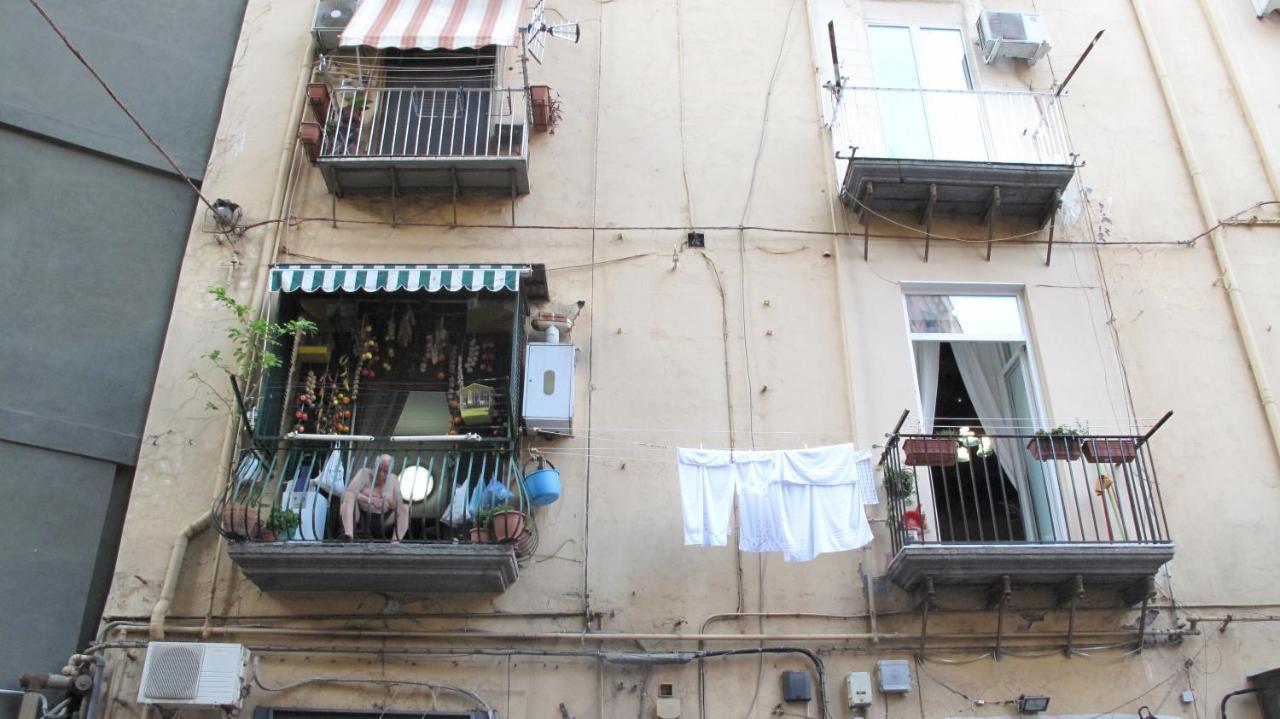 Appartamento Moderno Nel Centro Storico Nápoles Exterior foto